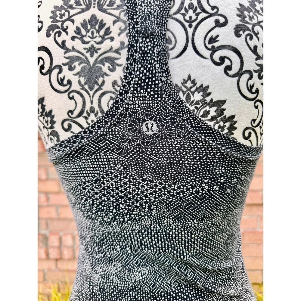 EUC Lululemon Cool Racerback Tank Top Black White Floral Print Size 2-4?